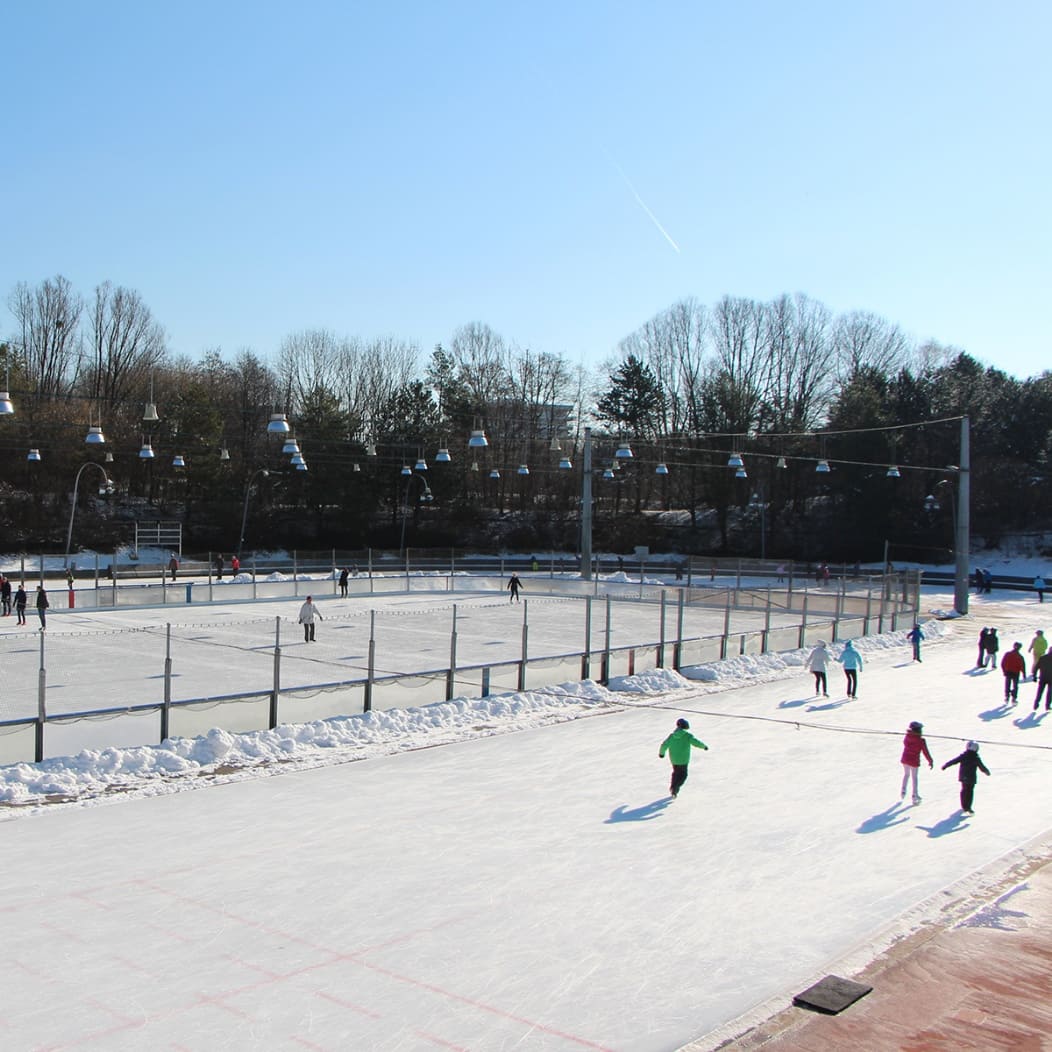 Schlittschuhlaufen München: Eis- und Funsportzentrum; Eislaufen Ostpark