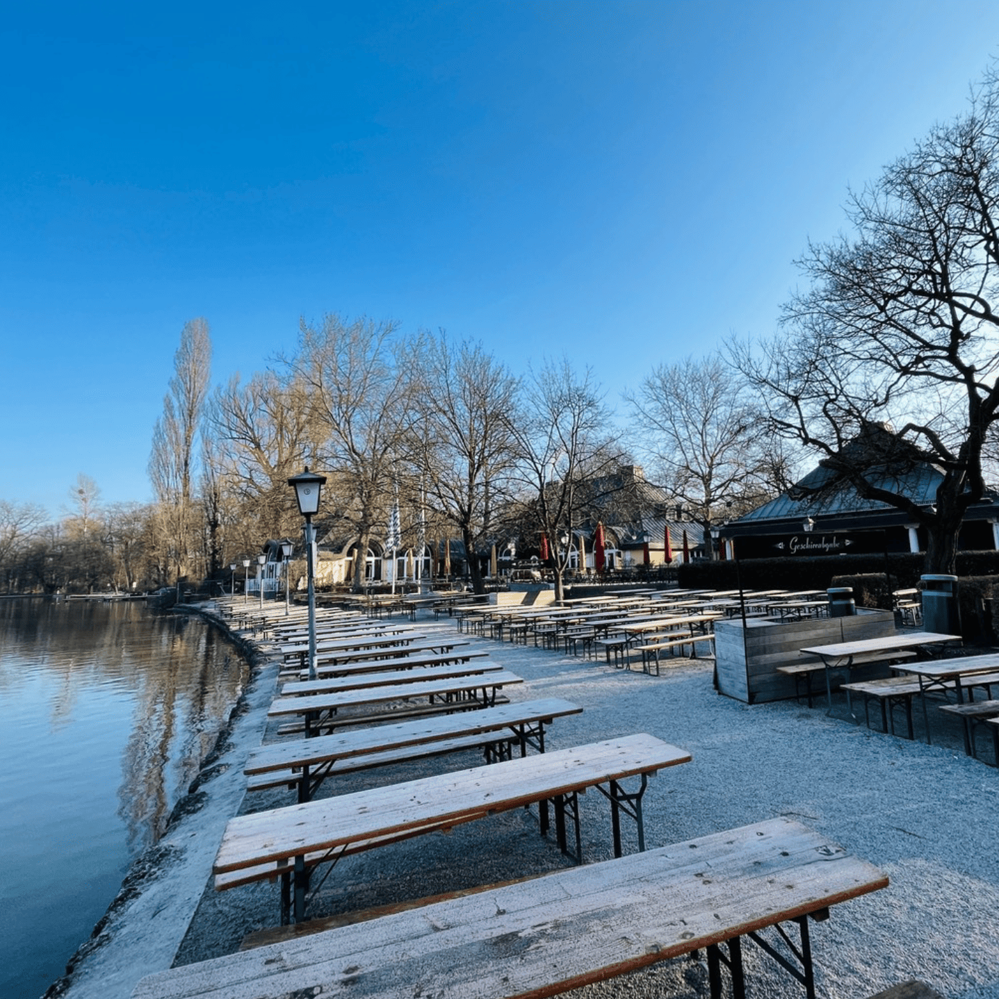 Schlittschuhlaufen München: Kleinhesseloher See im Englischen Garten