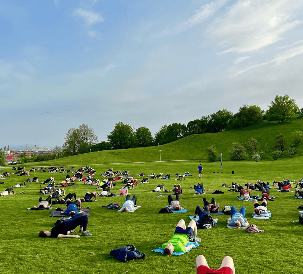 Freizeitsport München / Fit im Park / Hallensport München: Lederhosentraining