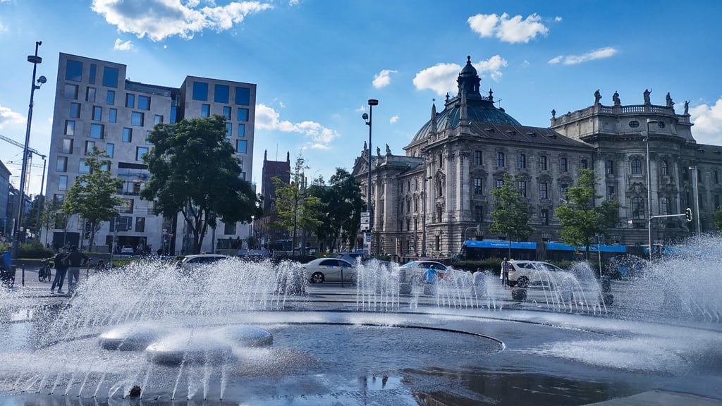 Der Koenigshof und der Justizpalast