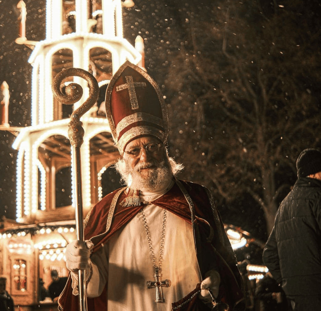 Schlittschuhlaufen München: Christkindlmarkt unterm Maibaum in Sendling