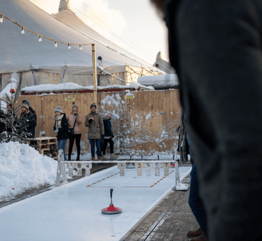 Schlittschuhlaufen München: Tollwood Winterfestival