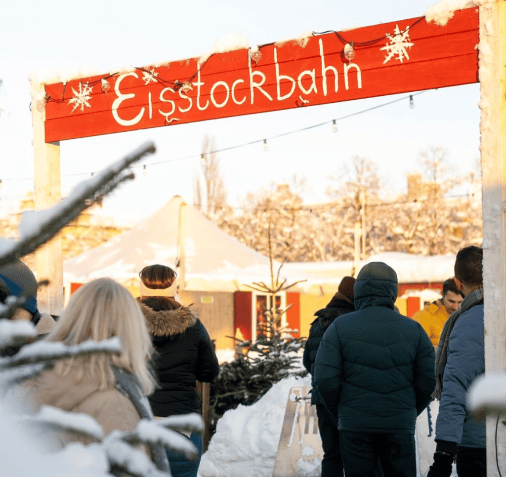 Schlittschuhlaufen München: Tollwood Winterfestival