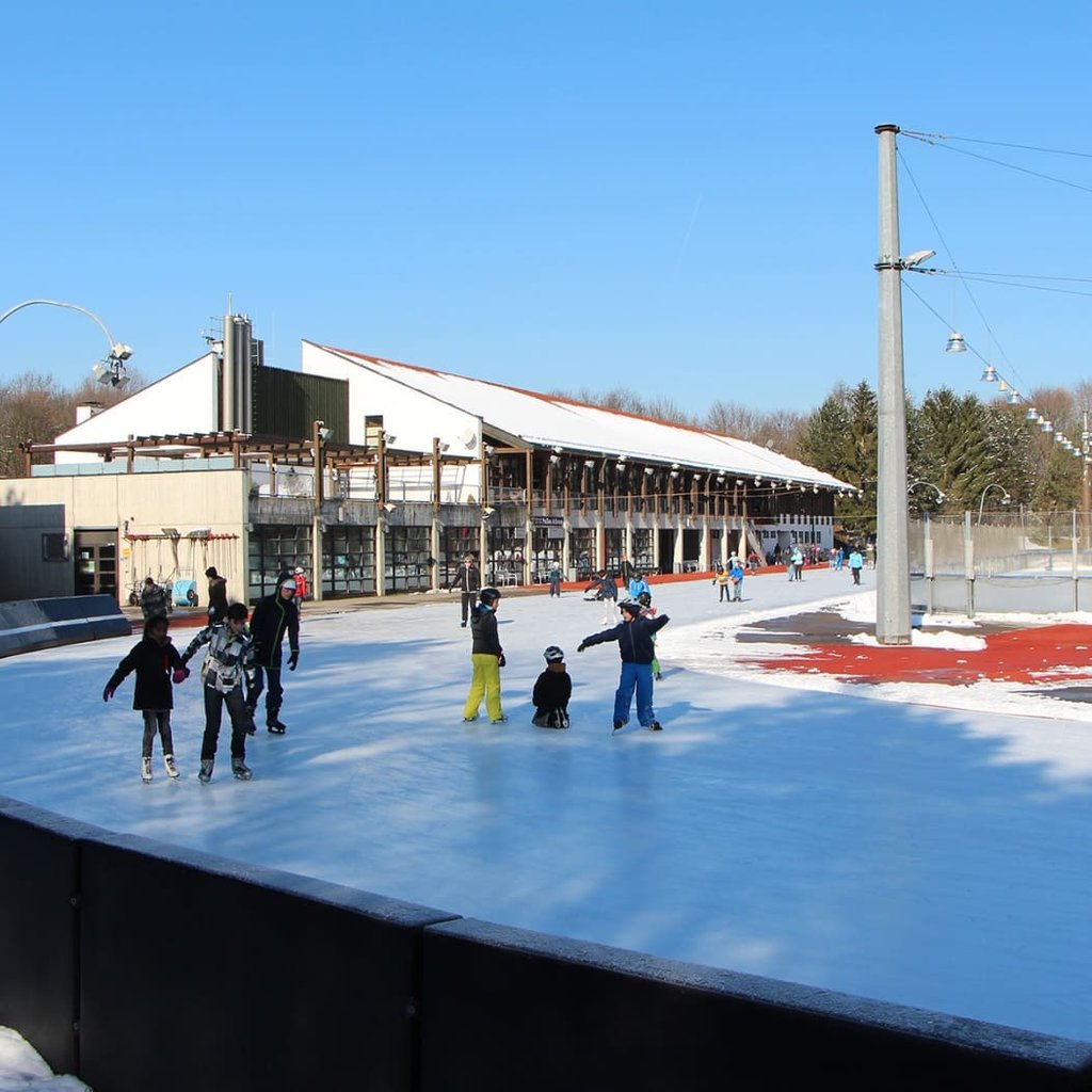 Schlittschuhlaufen München: Eis- und Funsportzentrum