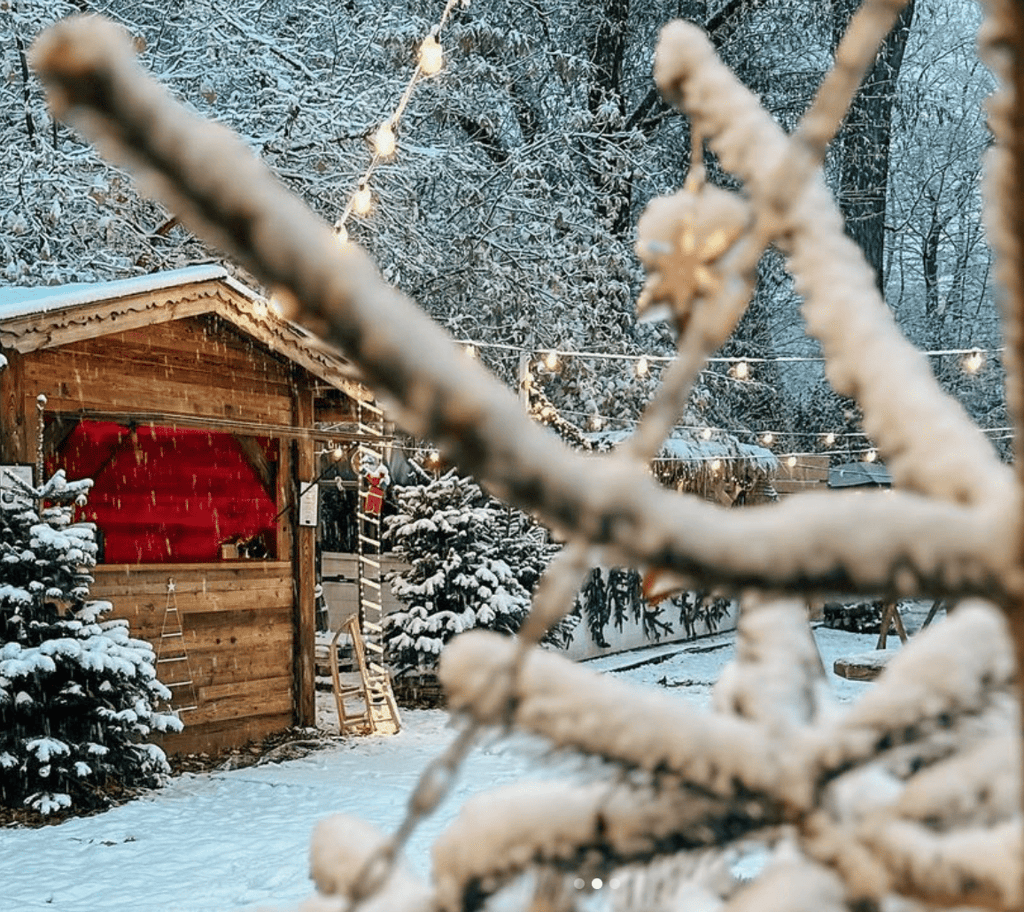 Schlittschuhlaufen München: Weihnachtsmarkt am Rraterstrand