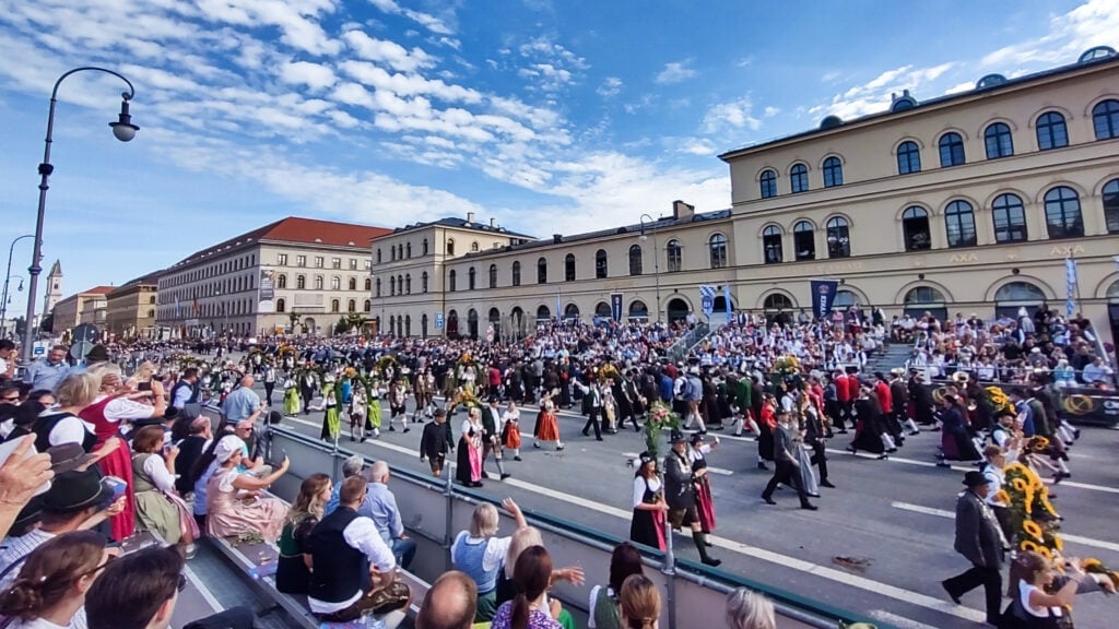 Trachten- und Schützenzug