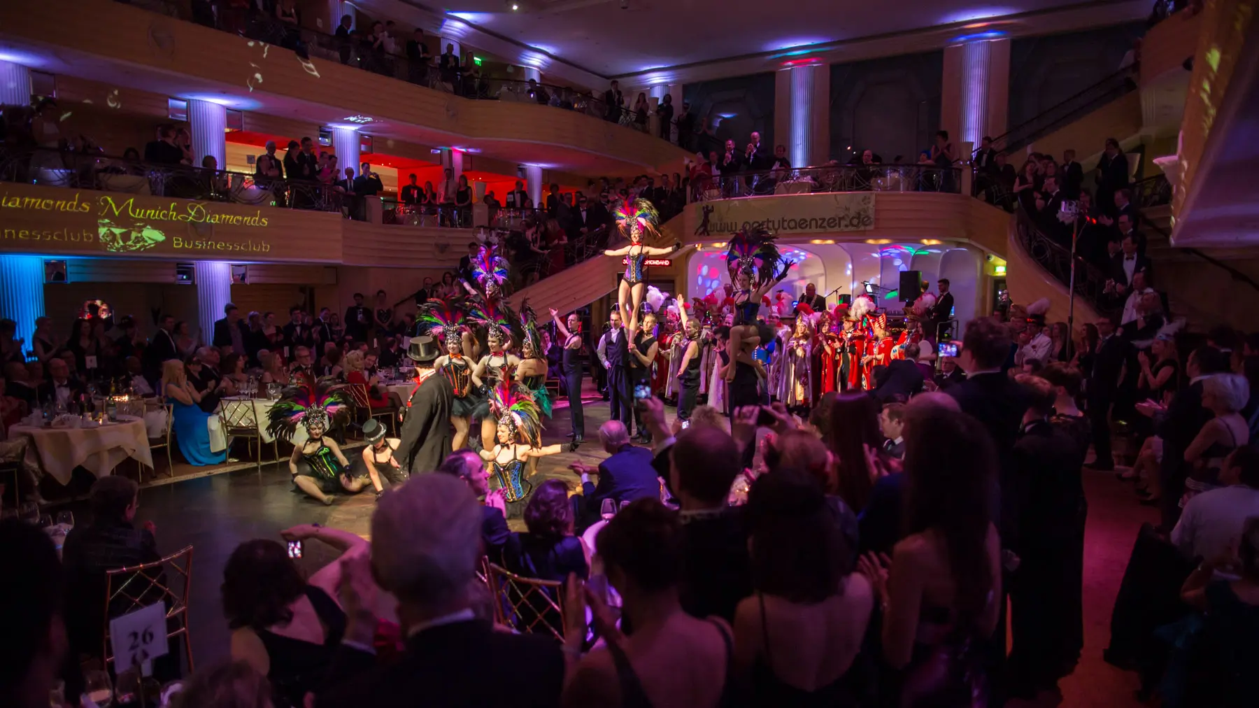 Traditioneller Medizinerball am Rosenmontag in München