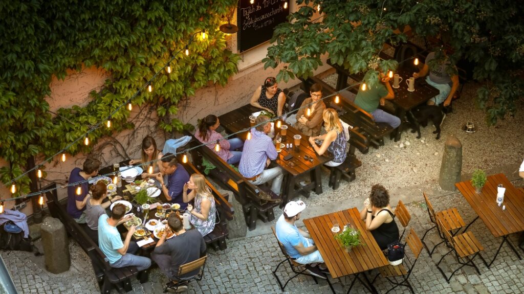 Wirtshaus München: Biergarten im Ayinger in der Au