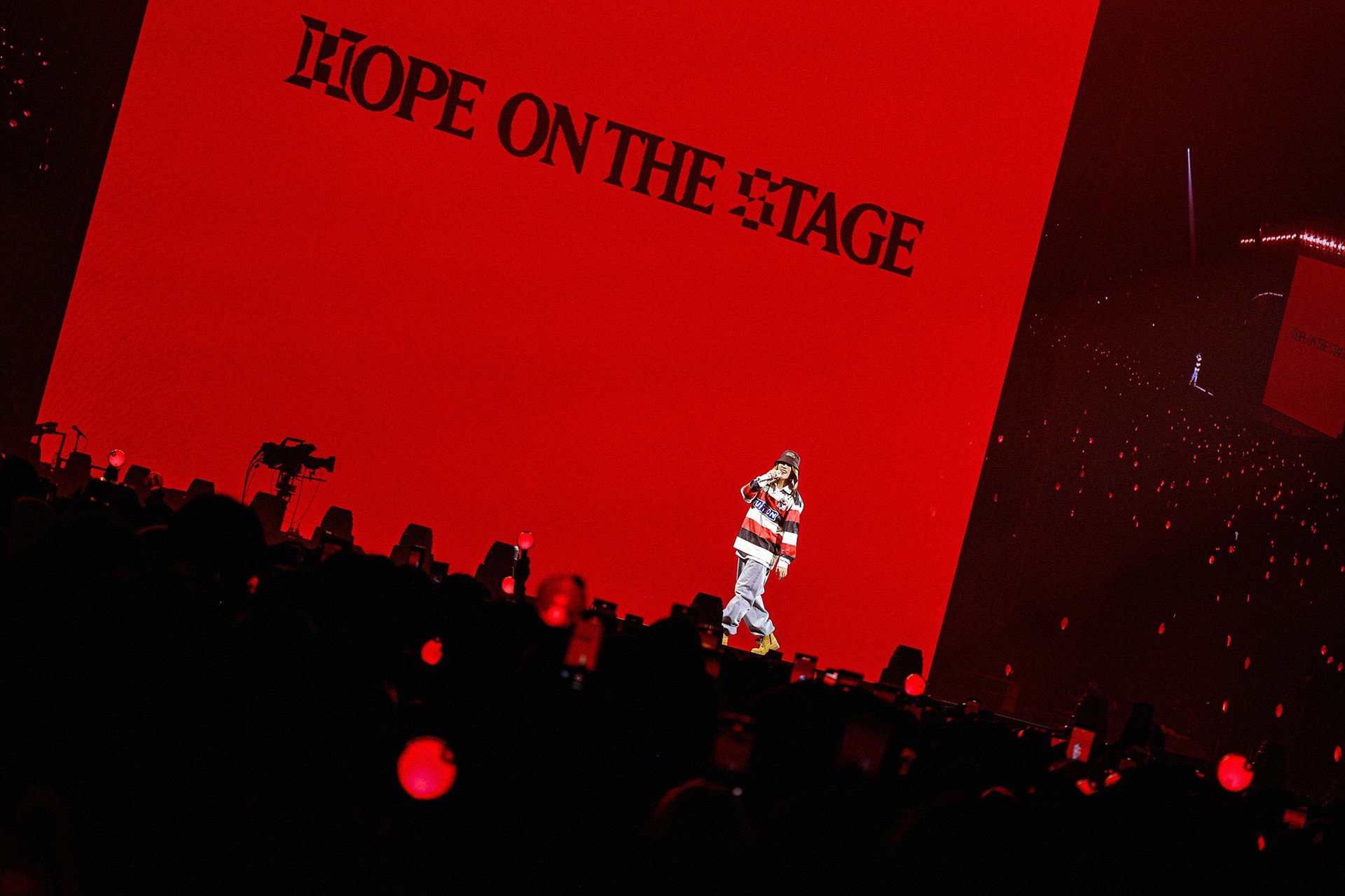 96bee3e-p-307459-print1.jpg - IN München - Das Stadtmagazin Bilder aus j-hope Tour HOPE ON THE STAGE in JAPAN: LIVE VIEWING