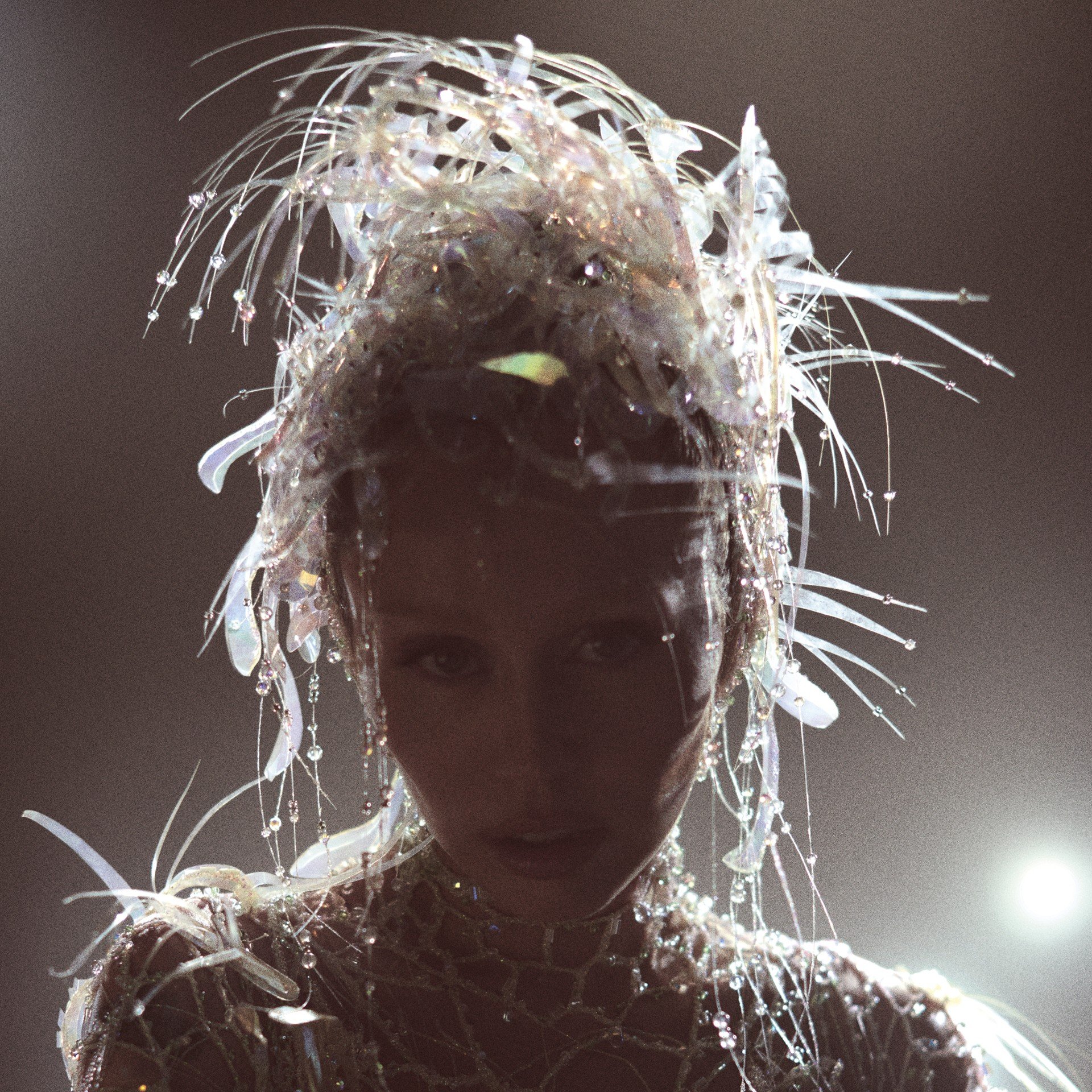 79a8e2b-p-307645-print1.jpg - IN München - Das Stadtmagazin Bilder aus Miley Cyrus: Something Beautiful