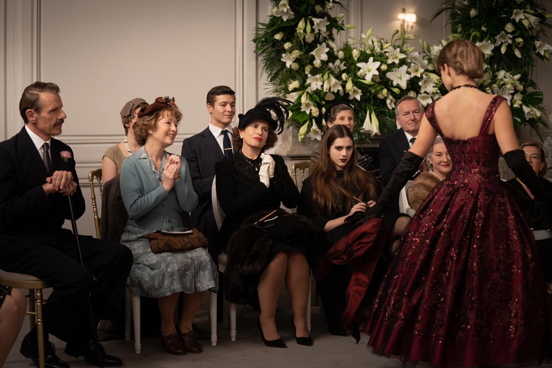 Bilder aus Mrs. Harris und ein Kleid von Dior