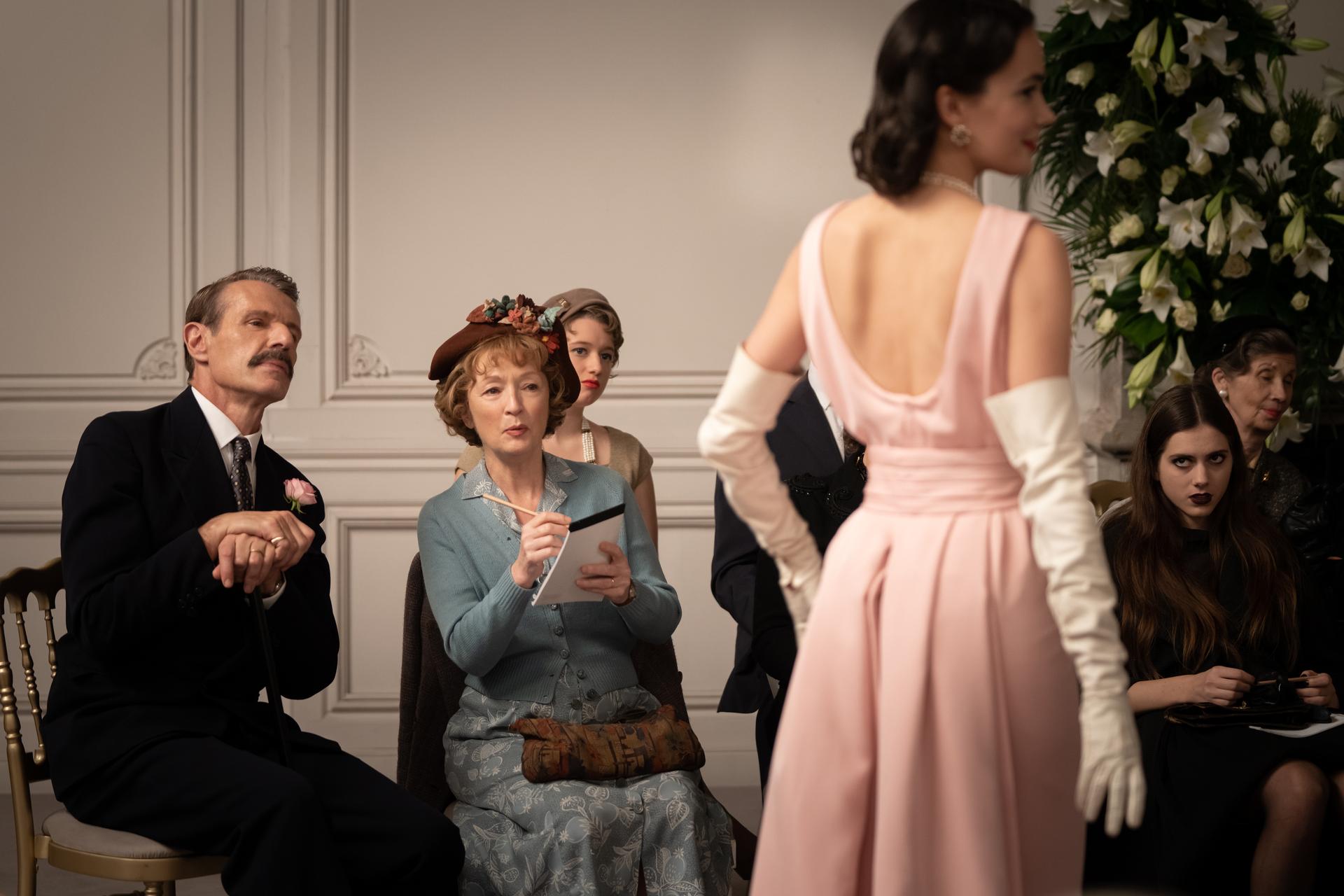 Bilder aus Mrs. Harris und ein Kleid von Dior