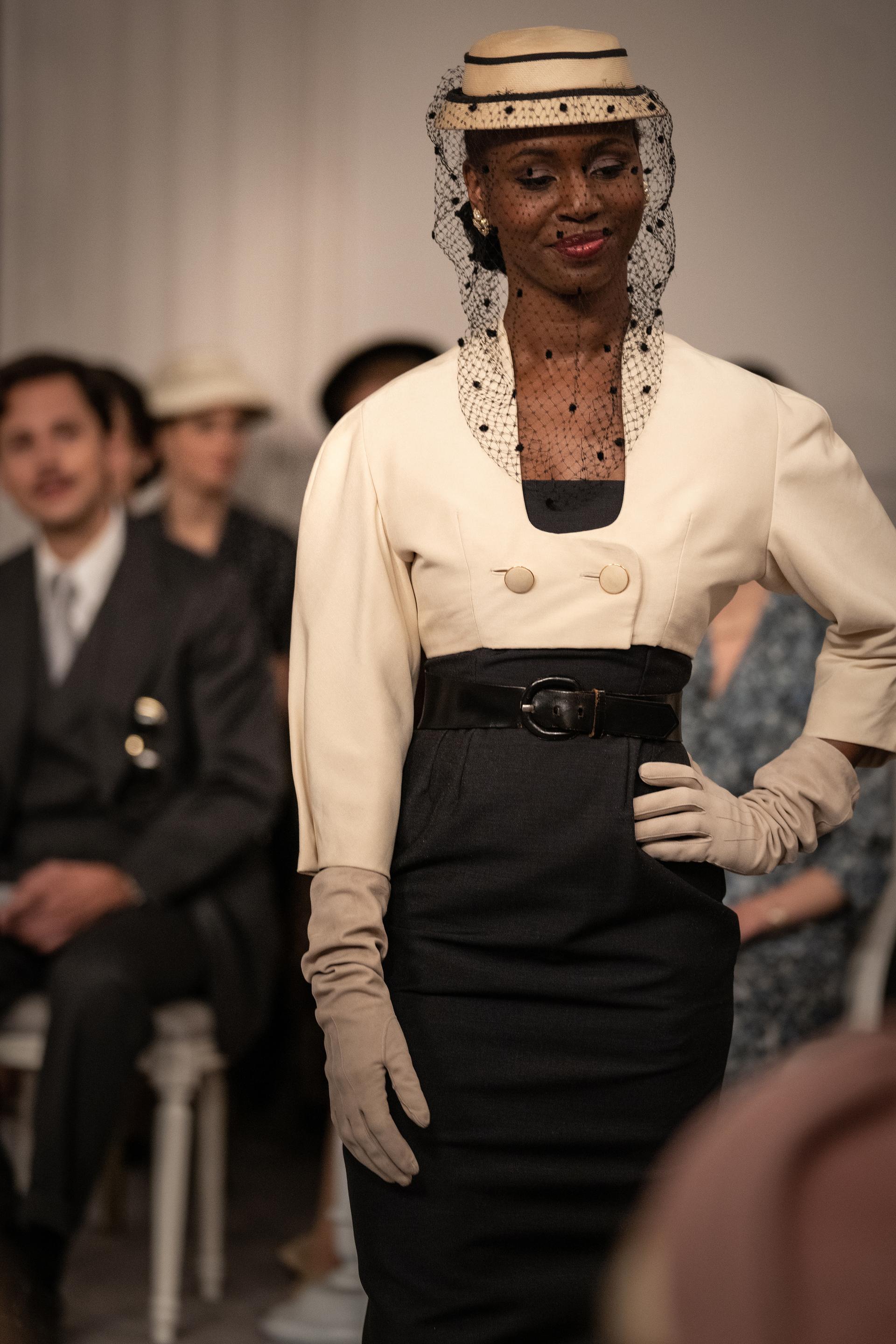 Bilder aus Mrs. Harris und ein Kleid von Dior