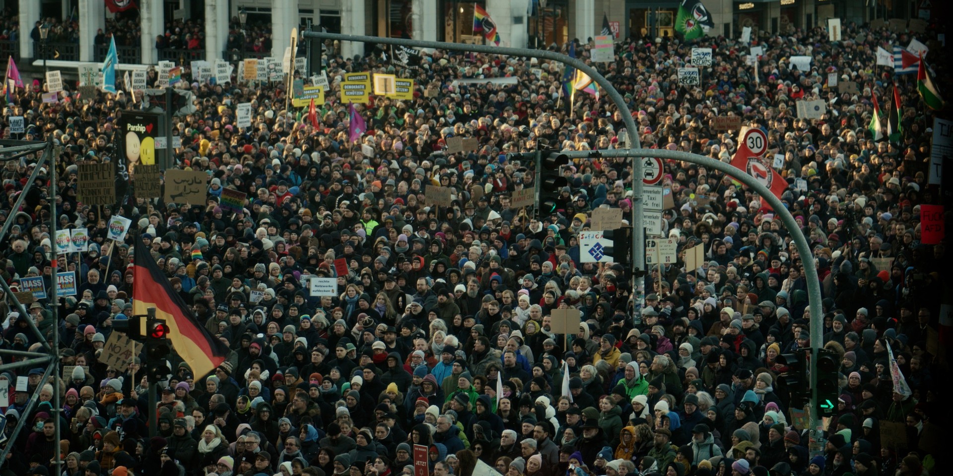 6dc25d3-p-307837-print3.jpg - IN München - Das Stadtmagazin Bilder aus Kein Land für niemand - Abschottung eines Einwanderungslandes