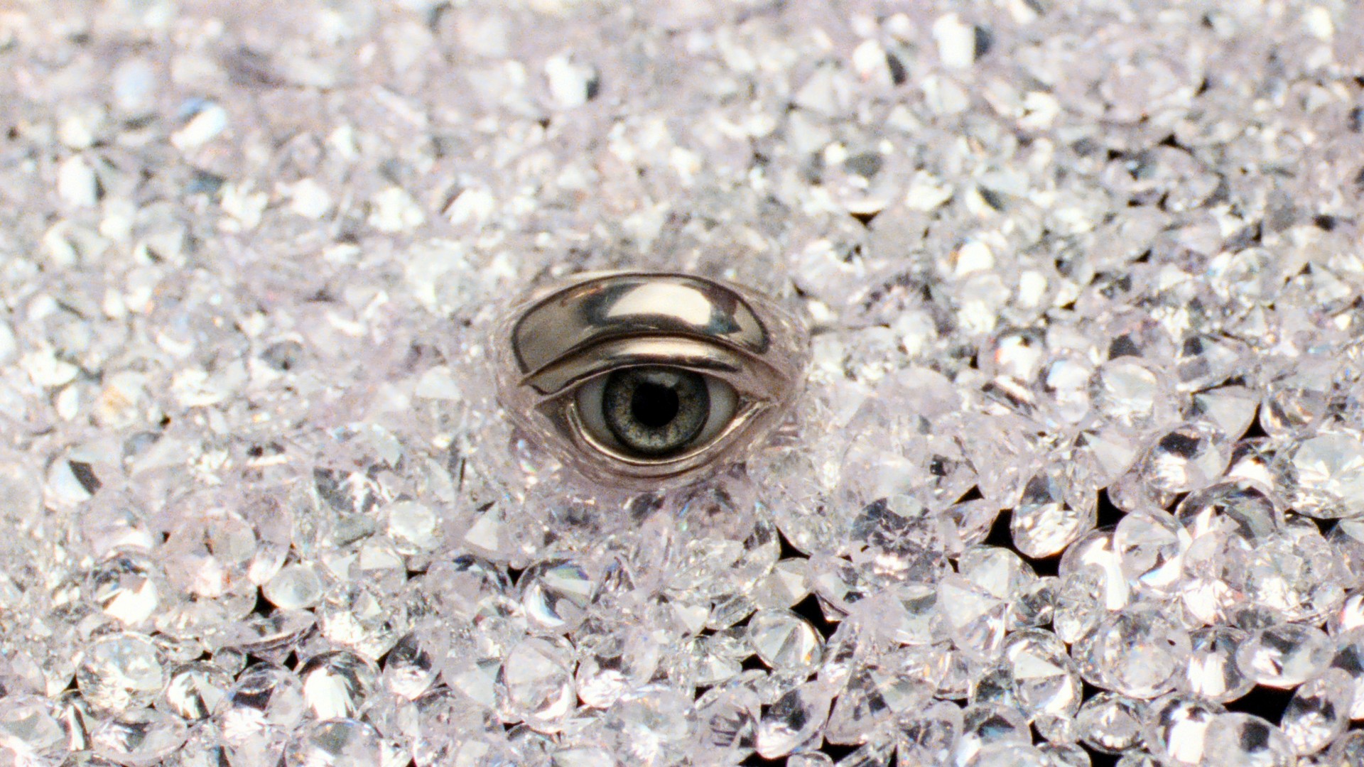 Bilder aus Reflection in a Dead Diamond