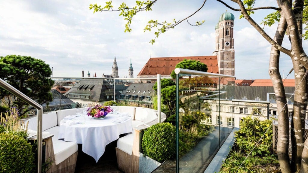 Blue Spa Terrasse auf dem Hotel Bayerischer Hof